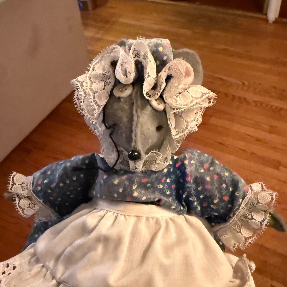 1.a.0.0.0.1.g Vtg Handmade Cloth Mouse Doll Floral Dress Apron Bonnet Folk Art